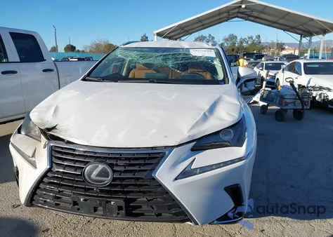 2021 Lexus Nx 300 z USA, uszkodzony, nr VIN JTJDARBZ9M5023961